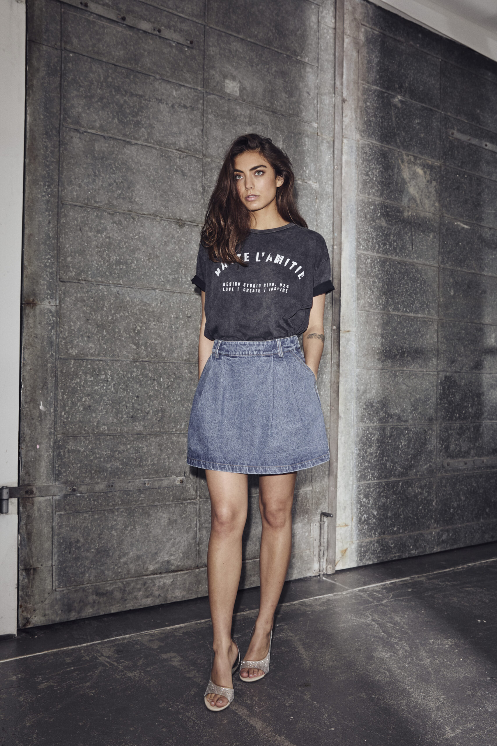 Haute L'amitie - Noma Acid Curve Studio Tee – Koksgrå - Billede 2