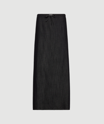 IVY Queen Maxi Skirt i Dark Grey er en lang nederdel i 100 % Tencel med elastisk talje, snøre og lige silhuet. En stilren og komfortabel maxi nederdel med elegant, flydende udtryk – perfekt til både hverdag og afslappede looks. Find Queen Maxi Skirt hos Merci Give.