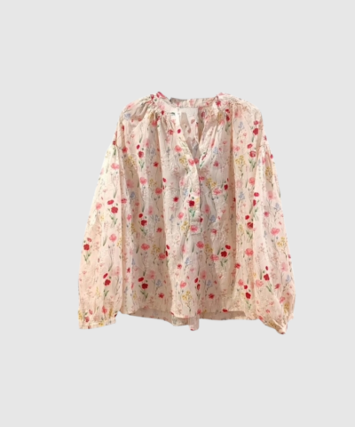 Novella Shirt i off white er en klassisk skjorte i 100 % bomuld med et tidløst og enkelt design. En alsidig basis‑skjorte, perfekt til både hverdag og pænere outfits. Find Novella Shirt hos Merci Give.