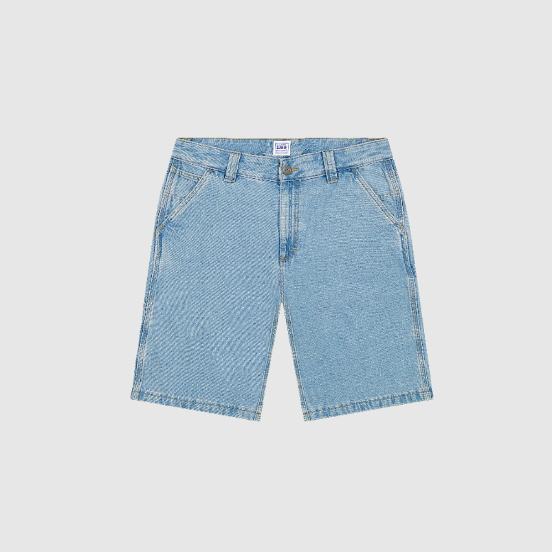 Lee Workwear Relaxed Carpenter Short i Just Me er klassiske denimshorts med afslappet pasform og autentisk workwear‑design. Shorts i 100 % bomuld med praktiske detaljer og tidløst udtryk. Find Lee shorts hos Merci Give.