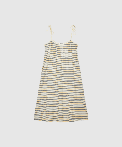 Mads Nørgaard 2x2 Cotton Stripe Stine Kjole er en let og feminin kjole i økologisk bomuld. Ribstrikket kvalitet, justerbare stropper og klassiske striber gør den perfekt til sommer og hverdagsbrug. Find Stine Kjolen hos Merci Give.