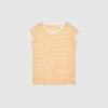 Mads Nørgaard Fine Jersey Stripe Teasy Tee FAV i Brilliant White og Zinnia er en klassisk stribet T‑shirt i blød bomuldsjersey. En tidløs og alsidig tee, perfekt til hverdagsbrug. Find Teasy Tee hos Merci Give.
