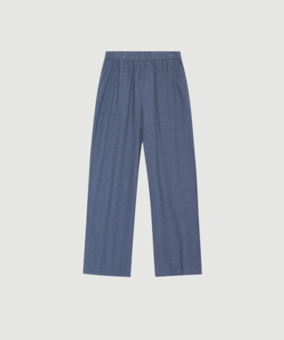 Life Pants Linen fra moshi moshi mind er lette bukser i hør‑ og viskoseblanding med elastisk talje, lige ben og afslappet pasform. En tidløs og komfortabel buks i farven Sea Blue, perfekt til både hverdag og sommer. Find Life Pants hos Merci Give.