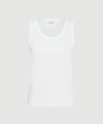 Part Two BessyPW Top i bright white er en klassisk tanktop i 100 % økologisk bomuld. Med sit enkle design og rene udtryk er den perfekt som basis i garderoben og nem at style til både hverdag og lag‑på‑lag looks.