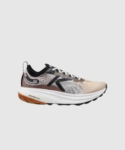 KEEN Women’s Seek trail running shoe er en let og slidstærk løbesko med god dæmpning og sikkert greb. Med rummelig pasform, åndbart materiale og QuantumFoamX‑komfort er Seek perfekt til længere ture i varieret terræn. Find KEEN Seek hos Merci Give.