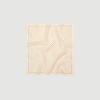 Starlia Cotta Scarf er et elegant bomuldstørklæde i 55x55 cm med diskret prikket mønster og klassisk design. Et let og alsidigt tørklæde, der passer perfekt til både hverdag og styling af outfits.