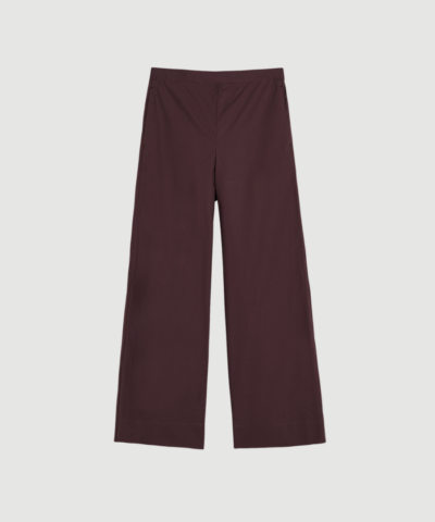 Milena Pants fra By Malene Birger er elegante bukser i 100 % økologisk bomuld med afslappet pasform og minimalistisk design. En tidløs og komfortabel style, der er perfekt til både hverdag og arbejde.