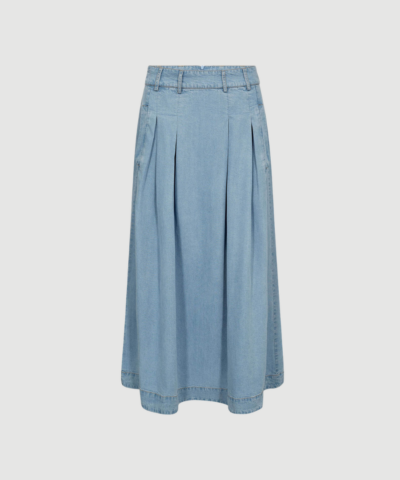 TillyCC Anya Pleat Skirt fra Co’Couture er en plisseret nederdel i farven Fade Denim. Nederdelen er lavet i 100 % lyocell og har et let, feminint fald, der gør den perfekt til både hverdag og fest. En stilfuld og alsidig nederdel til garderoben.