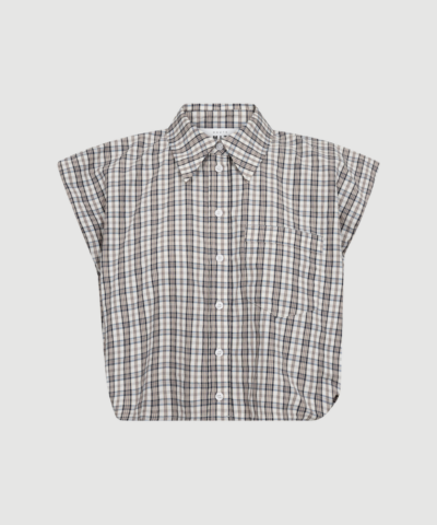 Dinnie NS Mini Check Shirt i off‑white og beige er en ærmeløs skjorte med afslappet pasform og klassiske tern. En stilren og let top, perfekt til sommer og lag‑på‑lag styling.