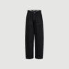 Flip Waist Black Pocket Jeans i sort er moderne jeans med et unikt fold‑over taljedesign og afslappet pasform. Et stilrent og edgy valg til både hverdag og fashion‑looks.