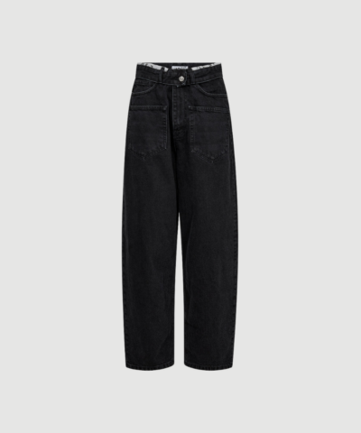 Flip Waist Black Pocket Jeans i sort er moderne jeans med et unikt fold‑over taljedesign og afslappet pasform. Et stilrent og edgy valg til både hverdag og fashion‑looks.