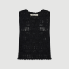 IVY‑Breeze Crochet Top V‑neck er en feminin top i 100 % bomuld med åben crochet‑struktur og smukke scallop‑detaljer. Toppen har V‑udskæring og let pasform, hvilket gør den perfekt til sommerens outfits og lag‑på‑lag styling.
