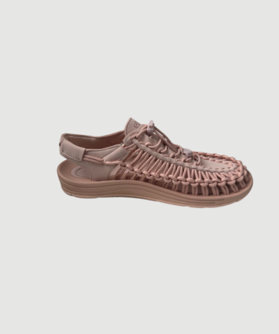 KEEN UNEEK Canvas Sandal til kvinder i rosa er en komfortabel og fleksibel sandal med ikonisk snøredesign. Perfekt til sommer, ferie og hverdagsbrug med optimal pasform og støtte.