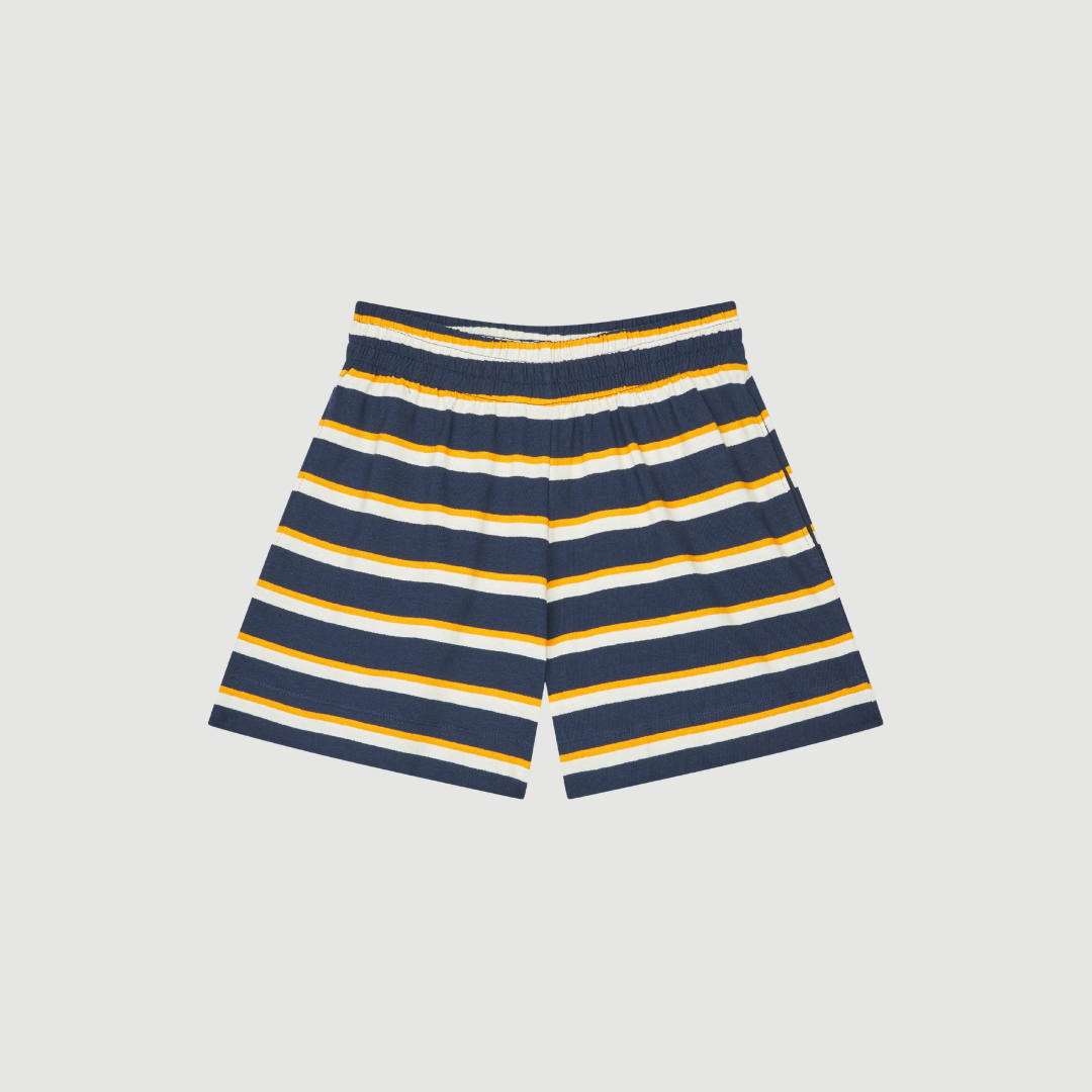 Pablo Kirsty Shorts fra Mads Nørgaard er stribede shorts i navy, hvid og orange. Komfortable bomuldsshorts med afslappet pasform – perfekte til sommer og hverdagsbrug.
