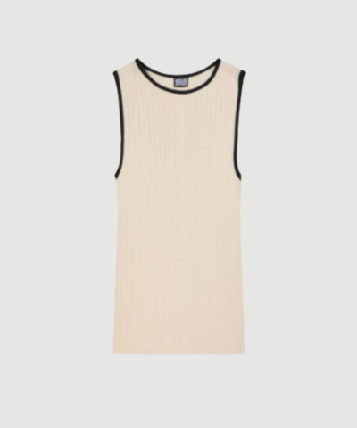 NPS Tank Top Kontrast fra Mads Nørgaard i ecru og black er en stribet top med kontrastkanter og tætsiddende pasform. En klassisk og komfortabel basisstyle, perfekt til både hverdag og lag‑på‑lag styling.