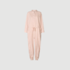 Dido Papery Jumpsuit fra Rabens Saloner i Powder er en elegant heldragt med afslappet pasform og let kvalitet. En stilren jumpsuit, der kombinerer komfort og design – perfekt til både hverdag og fest.