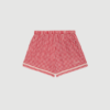 Bobbie Shorts fra SISSEL EDELBO er løse og komfortable shorts i deadstock bomuld med elastisk talje og fine broderede detaljer. Shortsene er dekoreret med et sødt jordbærmotiv og produceret i begrænset antal, hvilket gør dem til et bæredygtigt og unikt valg til sommergarderoben.