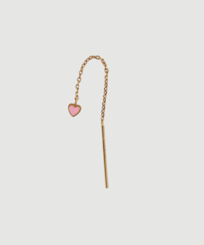 Stine A Dangling Love Heart Earring i light pink enamel er en feminin og legende ørering med hængende hjerte. Perfekt til at skabe et personligt look – sælges enkeltvis.