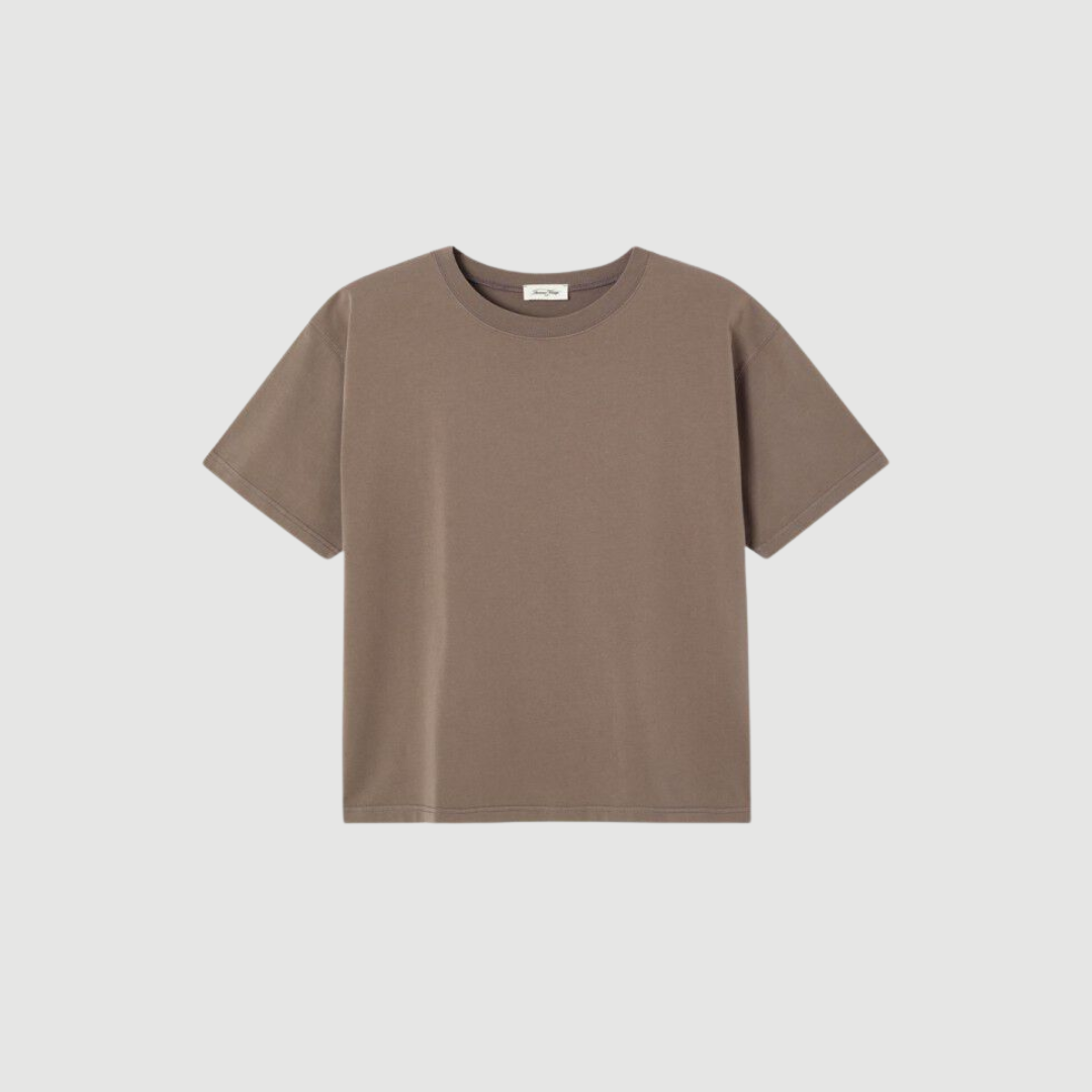Fizvalley T‑shirt fra American Vintage i Vintage Ash er en brun T‑shirt i kraftig bomuld med loose pasform og vintage look. En komfortabel og stilren basis til hverdagen.