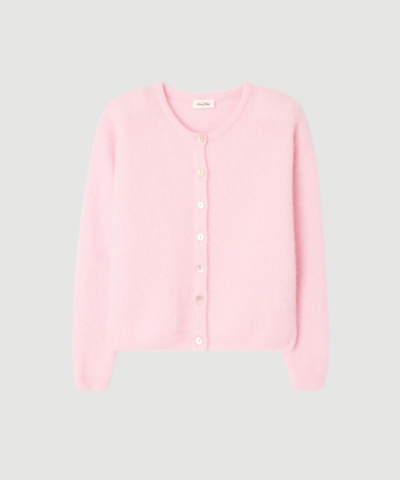 Vitow Jumper fra American Vintage i Rose Chine er en blød og fluffy strik med afslappet pasform. En feminin og komfortabel sweater perfekt til både hverdag og layering.