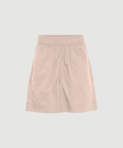 Sydney Shorts fra Frau i soft pink er lette og komfortable shorts med afslappet pasform. En feminin og stilren sommerstyle perfekt til både hverdag og ferie.