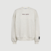 Back Print Studio Sweat i grå melange er en sweatshirt med afslappet pasform og grafisk print på ryggen. En stilren og komfortabel style til hverdag.