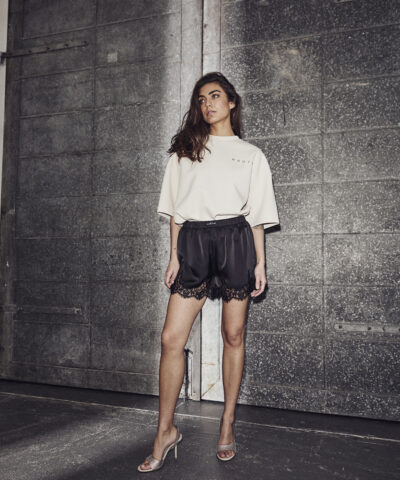 Alternative view of Haute L’Amitié - Maxi Split SS Logo Sweat – Pearl / Black