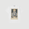 NYNNE T‑Shirt fra MUNTHE i hvid er en klassisk T‑shirt i økologisk bomuld med kunstnerisk print og regular pasform. En stilren og komfortabel basis med et moderne twist.