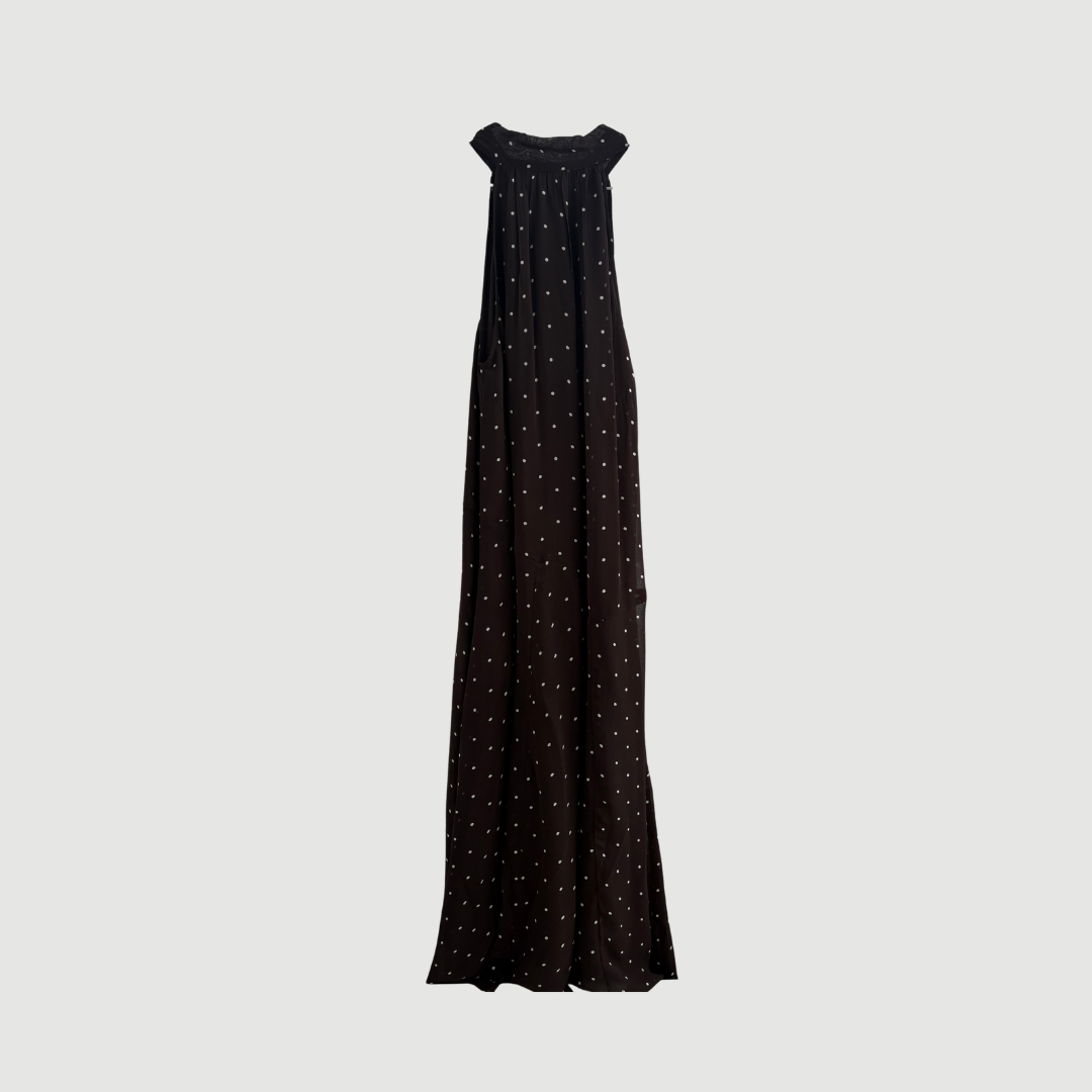 DorthemiePW Dress fra Part Two i Mole Dot Print er en elegant kjole med prikket mønster og behagelig pasform. En stilren og feminin kjole til både hverdag og pænere brug.